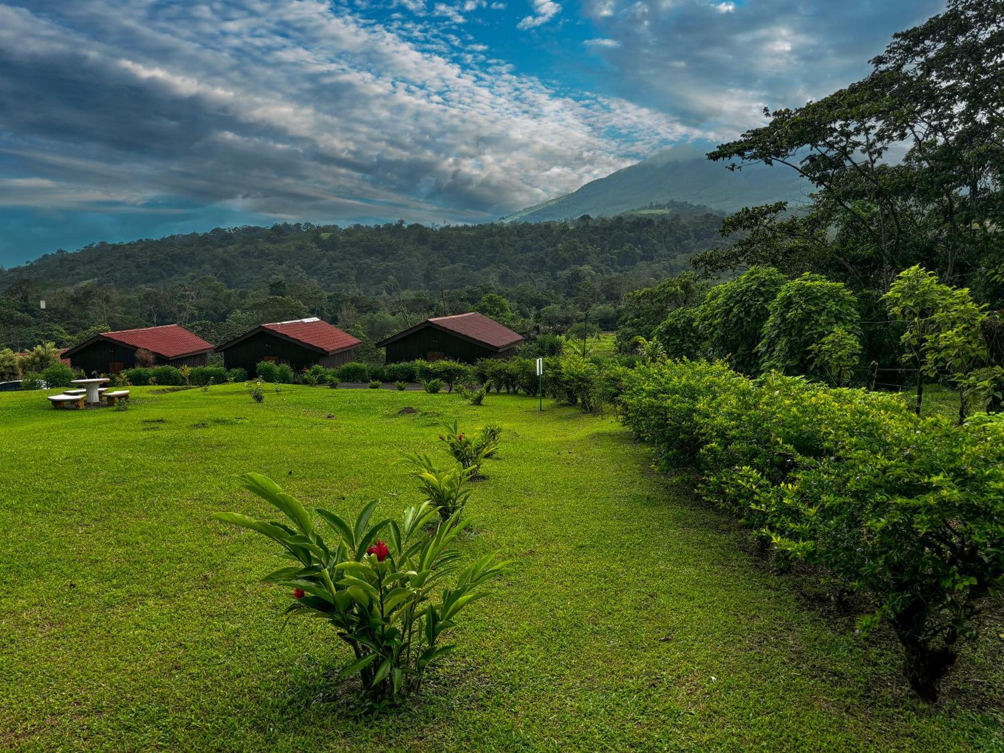 Arenal Roca Lodge & Bungalows La Fortuna المظهر الخارجي الصورة